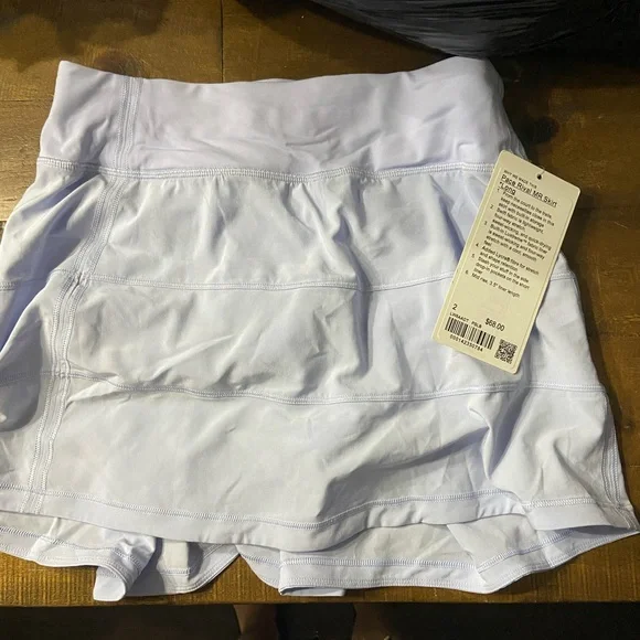 Lululemon clothing lot size 2-4 - Picture 6 of 7